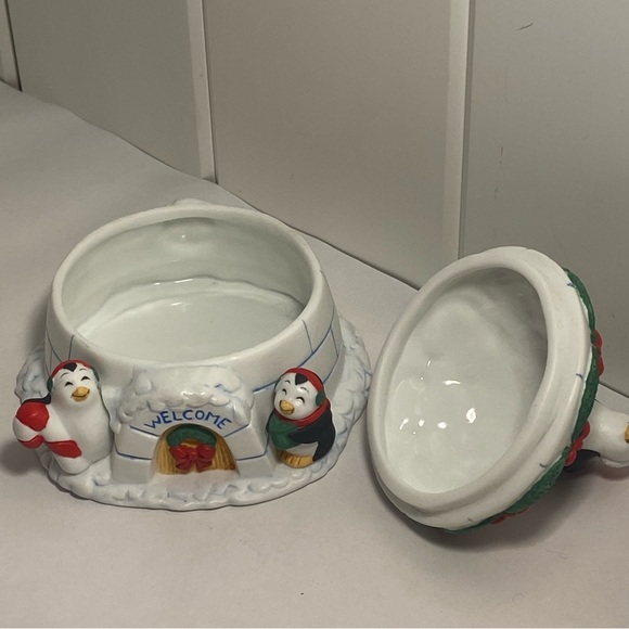 90s FIGIS Penguin Igloo Christmas Dish bowl LOT Salt and Pepper Shaker Vintage - Picture 2 of 16